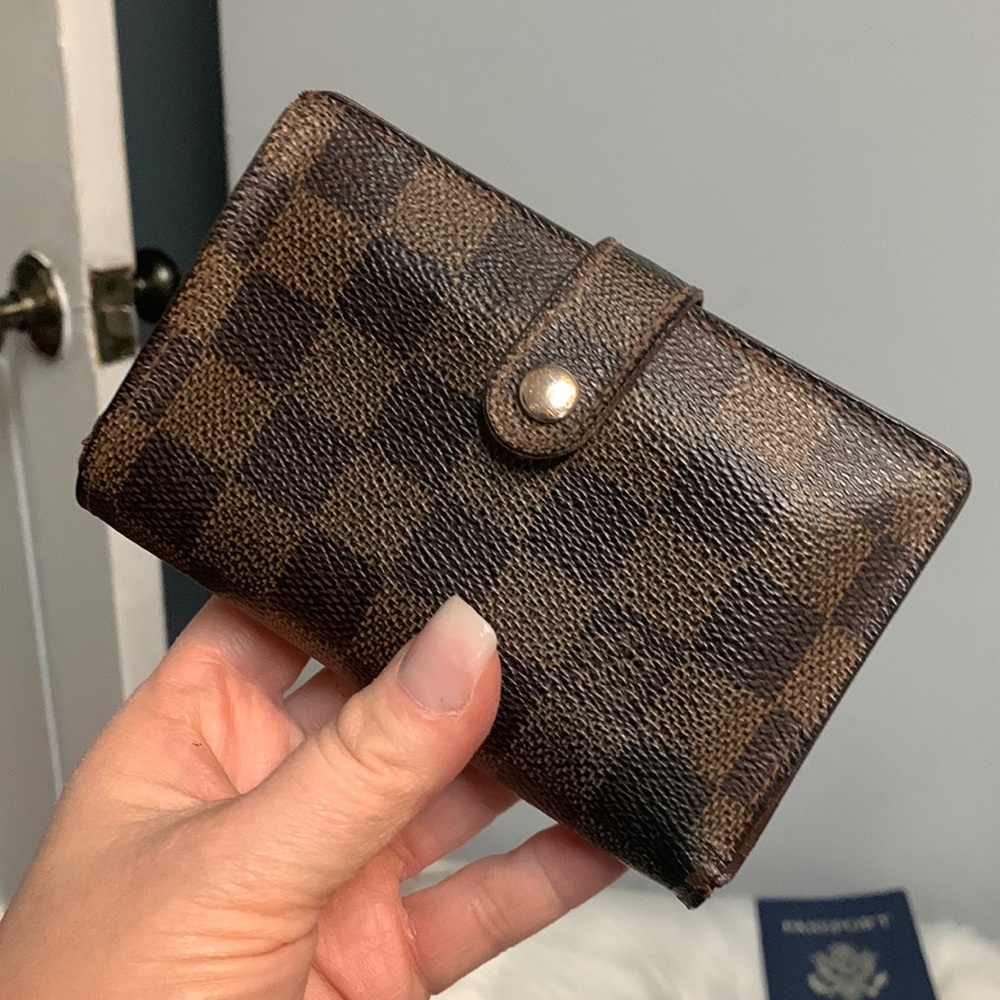 2009 authentic Louis Vuitton kisslock wallet in DE